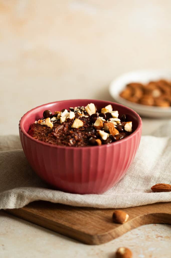 Schoko-Nuss Porridge mit Hafermilch
