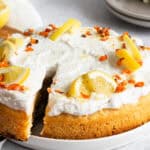 Saftige Zitronen-Käsekuchen, vegan, frischer Zitronengeschmack, pflanzliche Zutaten, glutenfrei möglich.