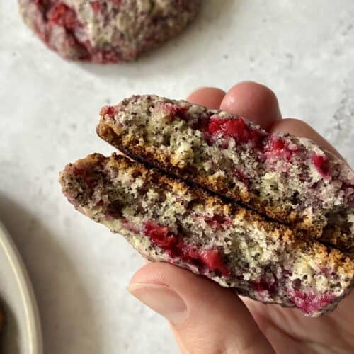 Vegane Mohnkekse mit rotem Mohn und Haferflocken, ideal für gesunde Snacks.