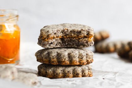 Frühstücks-Kekse mit Chia und Hafer, vegan und hausgemacht.