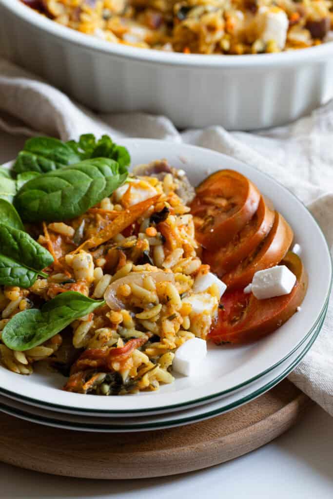 Veganer orzo Auflauf